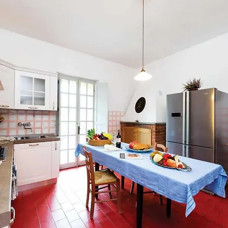 Villa Il Passaggio Sleeps 8 Air Con Wifi